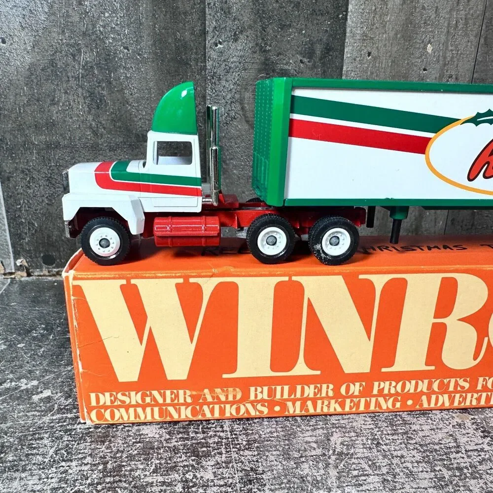REESE'S CANDY HOLIDAY LOGO TRACTOR TRAILER WINROSS‎ TRUCK Christmas 1/64